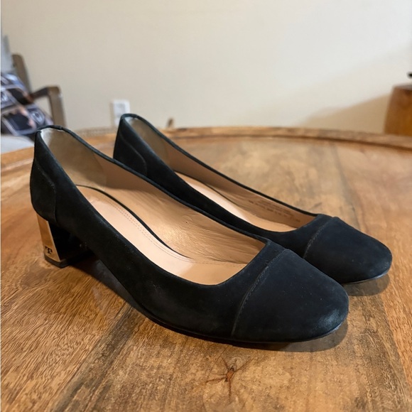 Tory Burch Womens Evelyn Suede Pumps Shoes Block Heel Gold Tone Black Size 7.5M - Picture 2 of 8